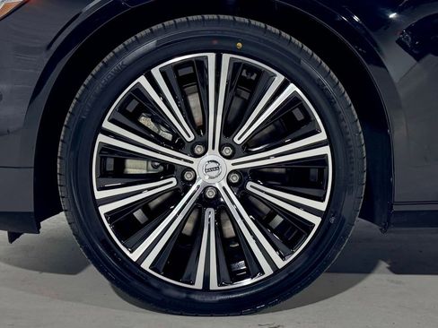 Used 2023 Volvo S90 B6 Plus image 31