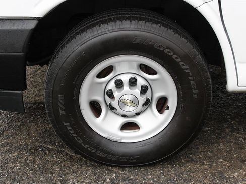 Used 2020 Chevrolet Express 3500 w/ Driver Convenience Package image 39