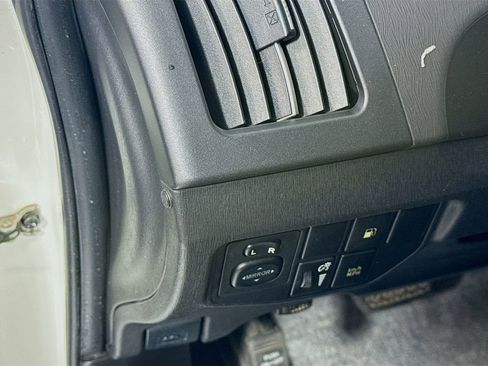 Used 2015 Toyota Prius Prime Plug-In Hybrid image 10