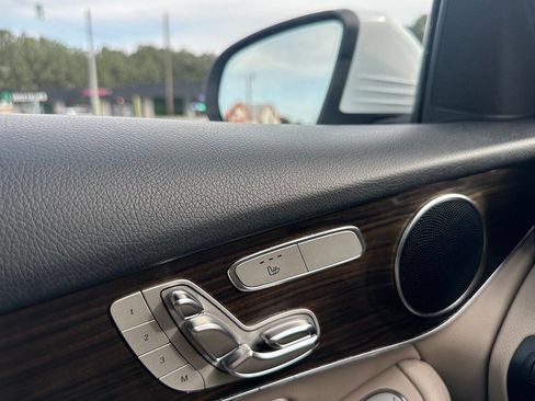 Used 2019 Mercedes-Benz GLC 300 w/ Premium Package image 31