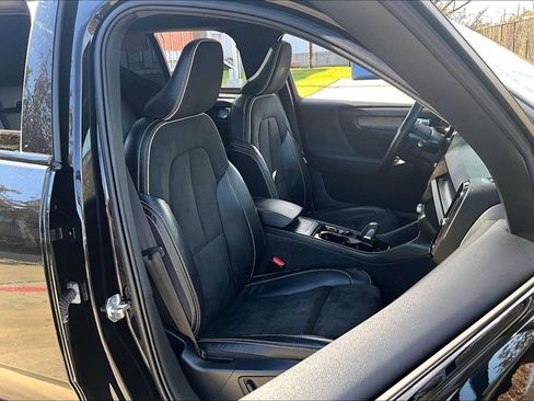 Used 2022 Volvo XC40 T5 R-Design w/ Advanced Package image 10