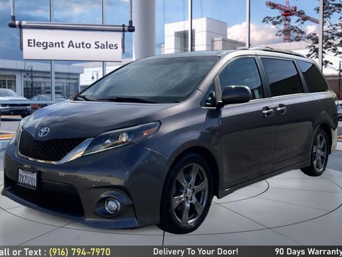 Used 2017 Toyota Sienna SE w/ SE Preferred Package image 9