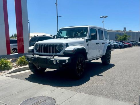 Used 2025 Jeep Wrangler Unlimited Sahara w/ Safety Group AWD/4WD image 3
