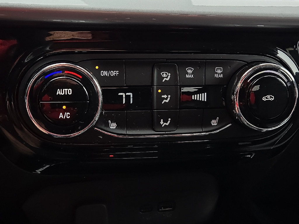 Used 2025 Chevrolet Trax LT w/ Driver Confidence Package FWD image 14