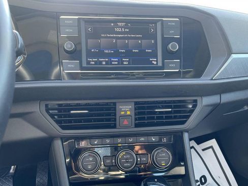 Used 2024 Volkswagen Jetta SE image 11