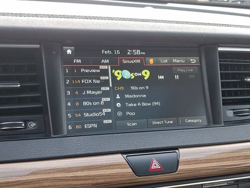 Used 2018 Kia Cadenza Premium w/ Luxury Package image 19