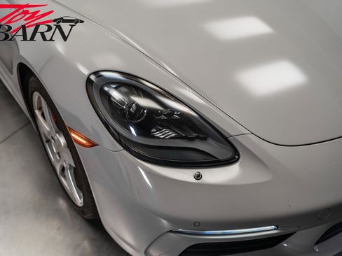 Used 2018 Porsche 718 Cayman S image 11