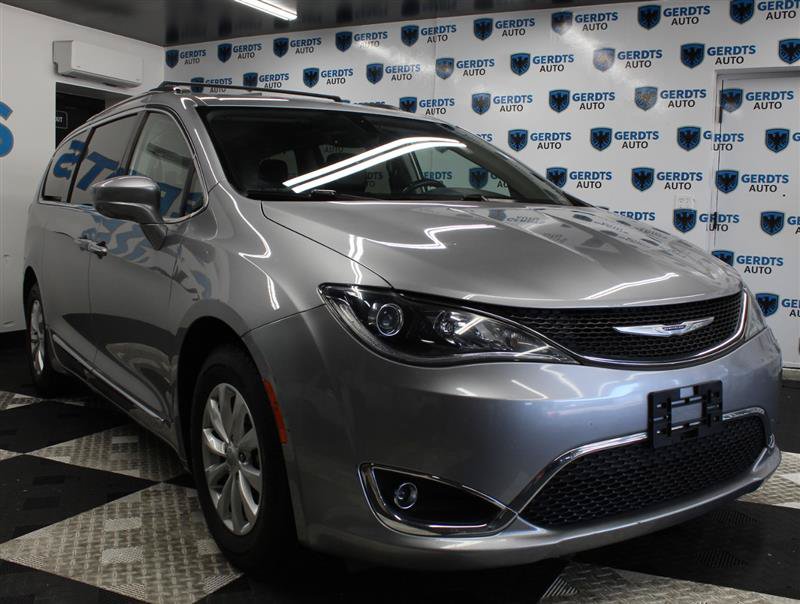 Used 2019 Chrysler Pacifica Touring-L FWD image 5
