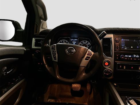 Used 2017 Nissan Titan SL image 23