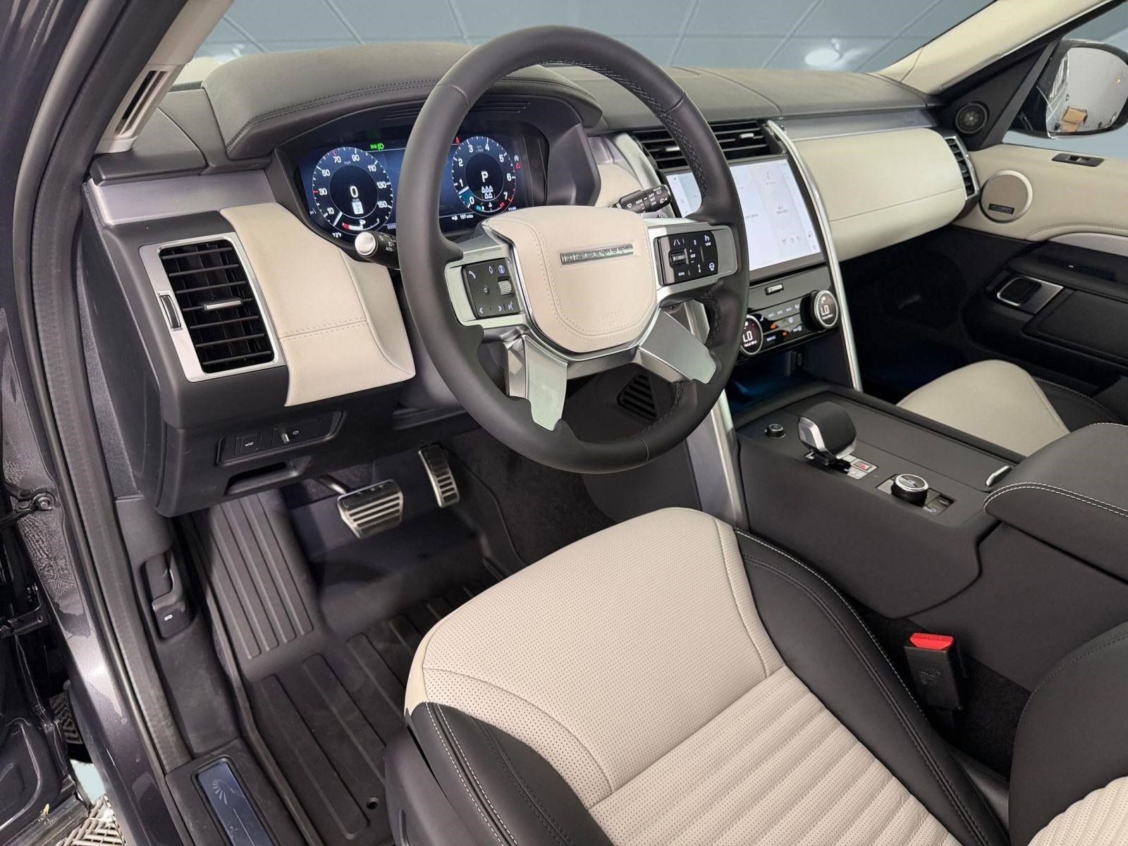 New 2026 Land Rover Discovery Limited Edition AWD/4WD image 4