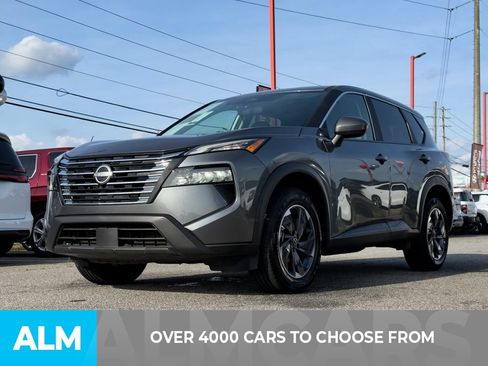Used 2025 Nissan Rogue SV FWD image 2