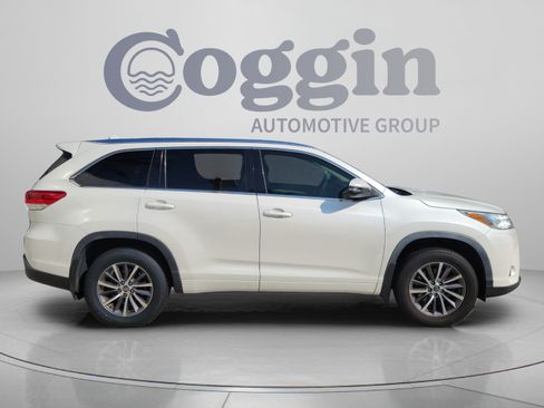 Used 2018 Toyota Highlander XLE FWD image 4