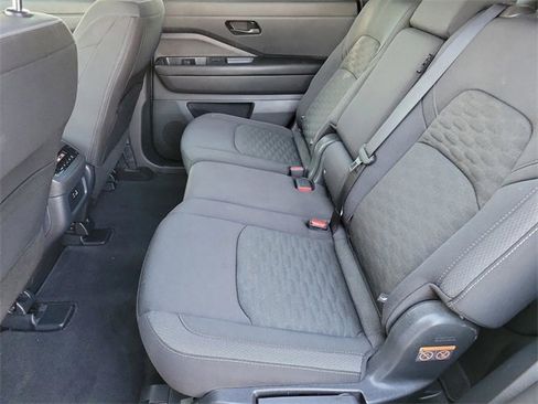 Used 2025 Nissan Pathfinder SV image 14