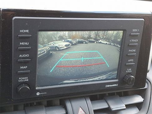 Used 2021 Toyota RAV4 LE image 17