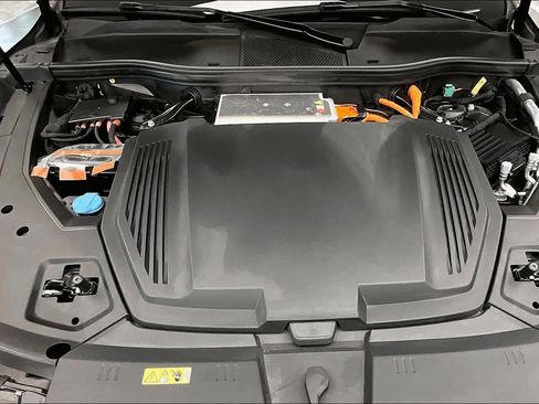 Used 2024 Audi Q8 e-tron Premium Plus w/ Premium Plus Package image 28