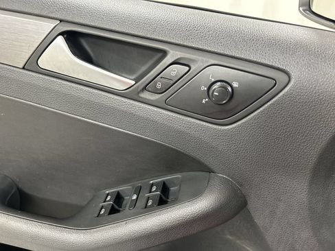 Used 2016 Volkswagen Jetta Sport FWD image 11