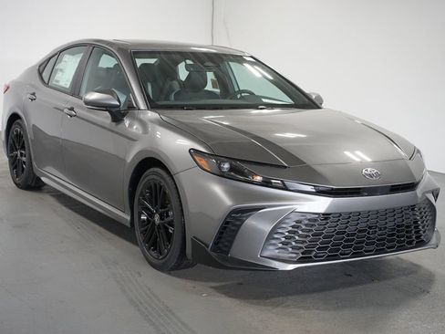 New 2026 Toyota Camry SE FWD image 3