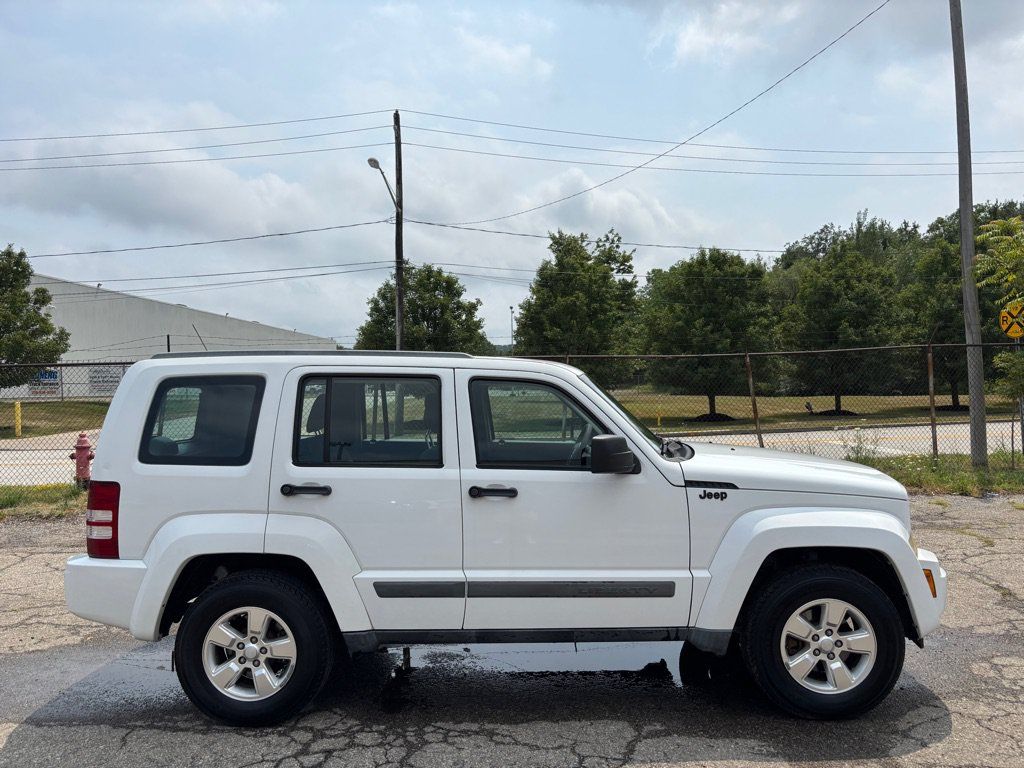 Used 2012 Jeep Liberty Sport RWD image 2