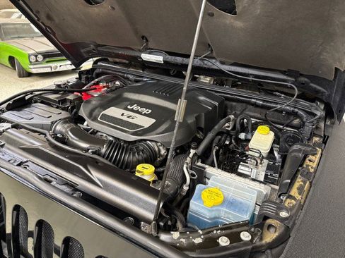 Used 2015 Jeep Wrangler Unlimited Rubicon image 75