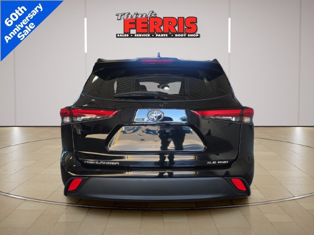 Used 2022 Toyota Highlander XLE AWD/4WD image 4