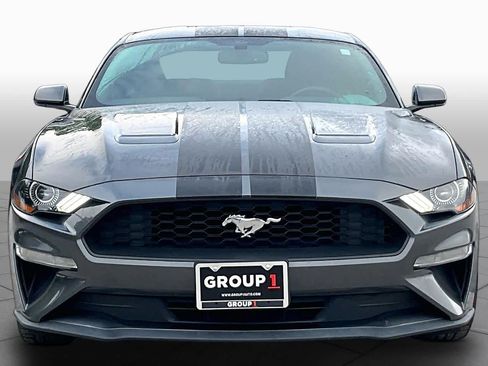 Used 2018 Ford Mustang Coupe RWD image 4