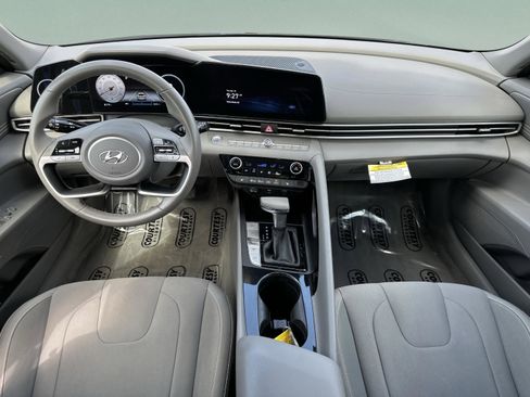 Used 2023 Hyundai Elantra SEL w/ Convenience Package image 13