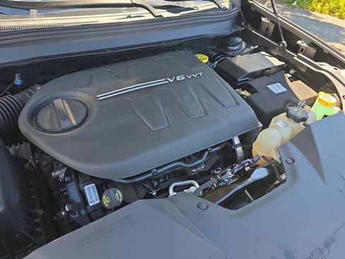 Used 2019 Jeep Cherokee Limited w/ Luxury Group FWD image 32
