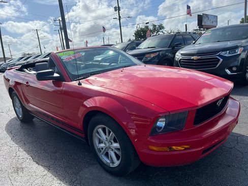 Used 2008 Ford Mustang Deluxe Convertible image 10
