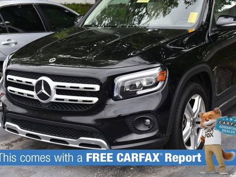 Used 2023 Mercedes-Benz GLB 250 4MATIC w/ Premium Package image 2