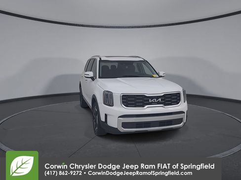 Used 2025 Kia Telluride S FWD image 4