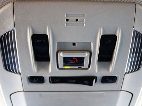 Used 2023 Toyota Highlander XLE image 23