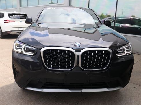 Used 2025 BMW X4 xDrive30i image 2
