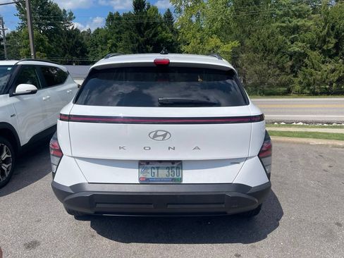 Used 2024 Hyundai Kona SEL w/ Convenience Package AWD/4WD image 2