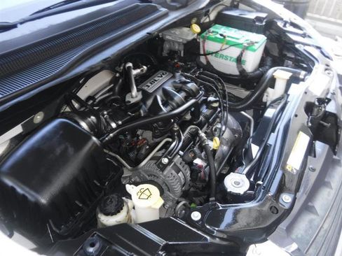 Used 2009 Chrysler Town & Country Touring image 20