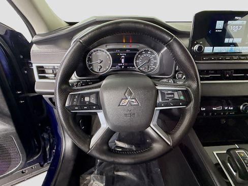 Used 2024 Mitsubishi Outlander SE Black Edition image 13