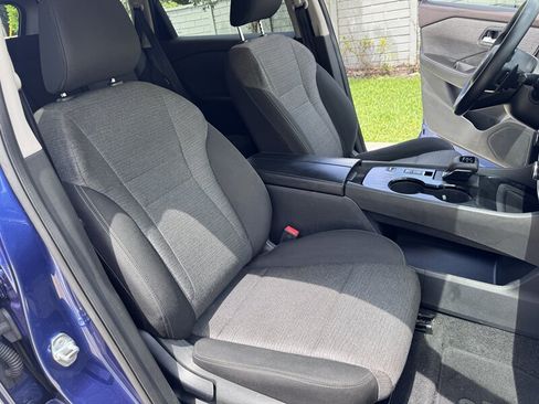 Used 2023 Nissan Rogue SV FWD image 16
