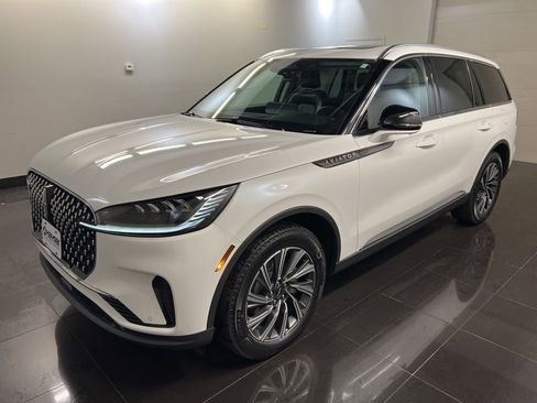 New 2026 Lincoln Aviator AWD image 3