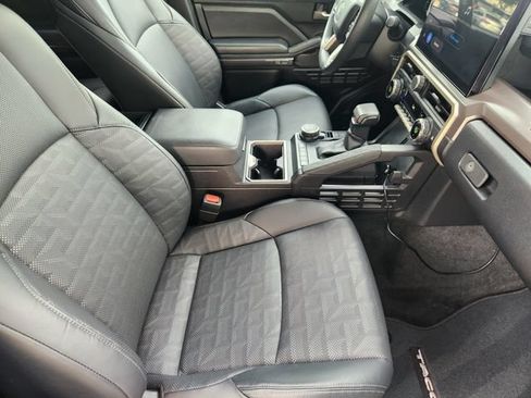 Used 2024 Toyota Tacoma TRD Sport w/ TRD Sport Premium Package AWD/4WD image 15