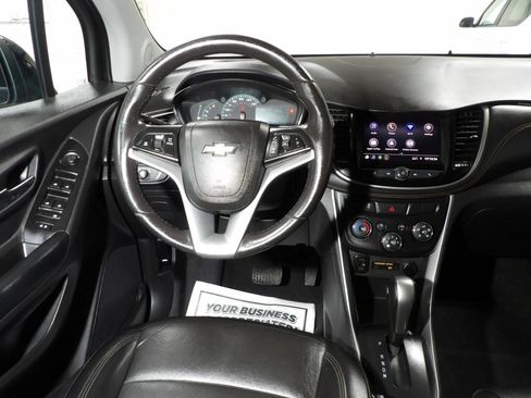 Used 2021 Chevrolet Trax LT w/ Premium Seat Package AWD/4WD image 10