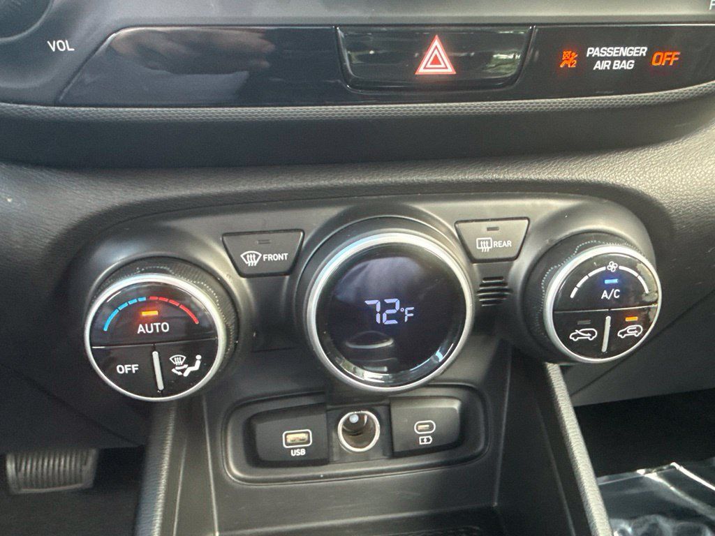 Used 2025 Hyundai Venue SEL FWD image 21