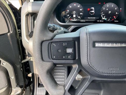 Used 2023 Land Rover Defender 90 V8 image 22