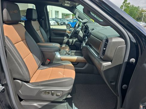 Used 2024 Chevrolet Silverado 2500 High Country w/ High Country Premium Package AWD/4WD image 25