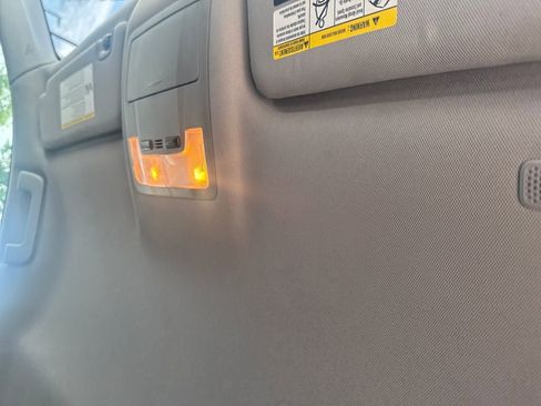 Used 2019 Toyota Highlander LE FWD image 19