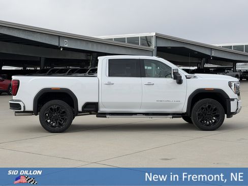 New 2026 GMC Sierra 2500 Denali w/ Denali Reserve Package image 3