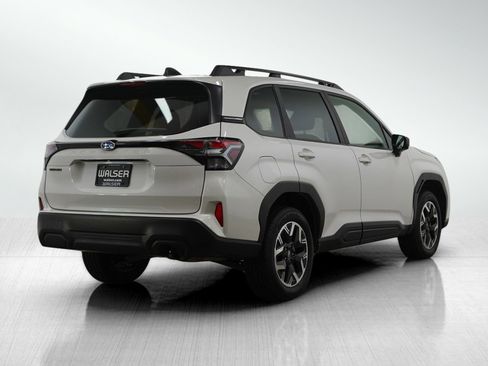 Used 2025 Subaru Forester Premium AWD/4WD image 6