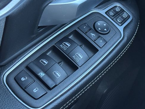 Used 2024 RAM 2500 Lone Star w/ Sport Appearance Package image 18