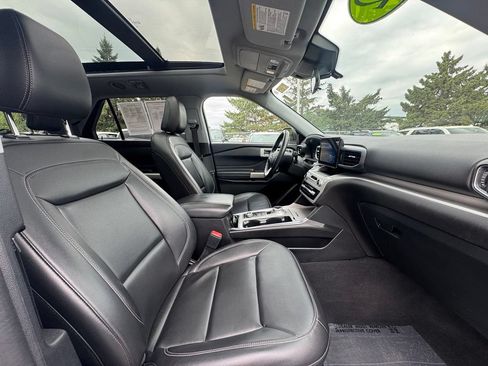 Used 2022 Ford Explorer XLT AWD/4WD image 35