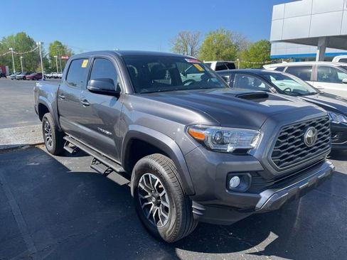 Used 2022 Toyota Tacoma TRD Sport w/ Technology Package image 4