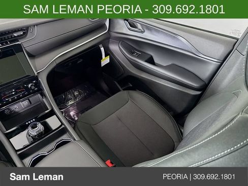 New 2025 Jeep Grand Cherokee Laredo w/ Luxury Tech Group I AWD/4WD image 23