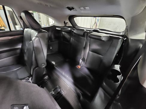 Used 2022 Toyota Highlander Limited image 14